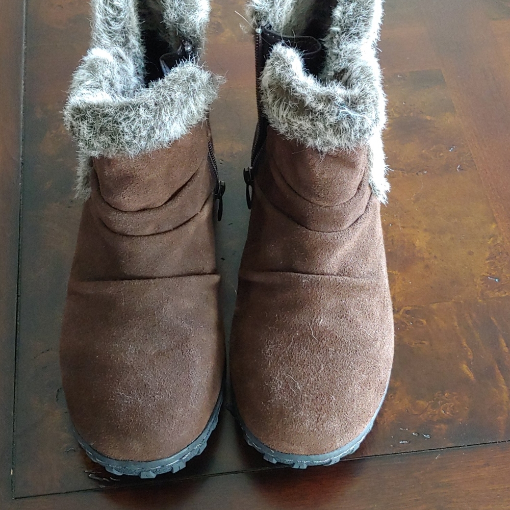 Khombu brown winter boots size 8